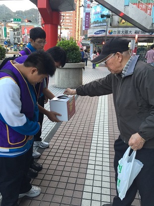 【校內活動】103學年度愛心募發票活動